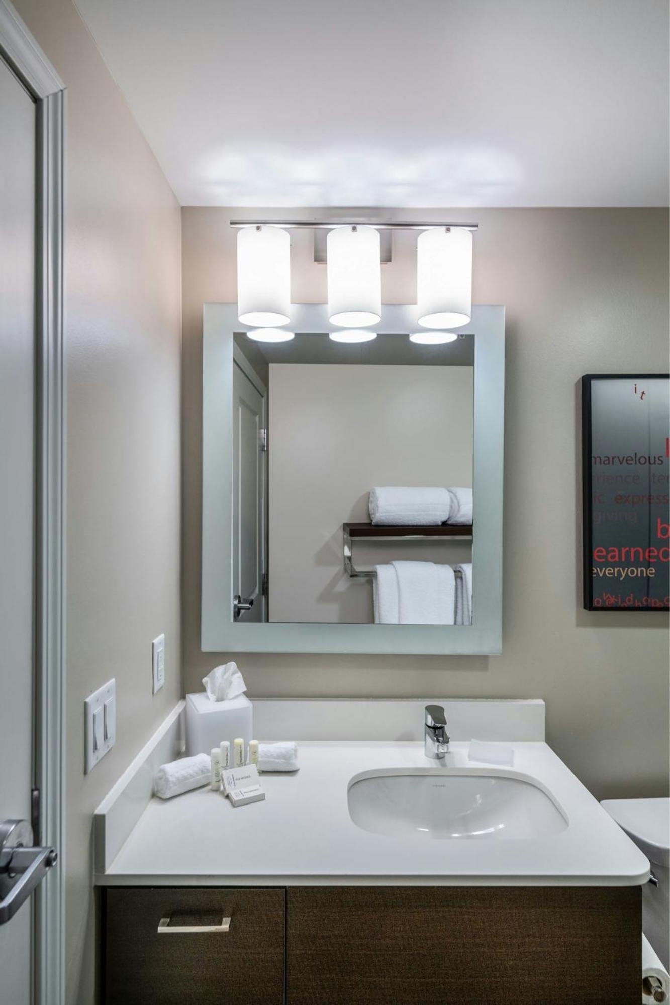 Towneplace Suites By Marriott Milwaukee Oak Creek Bagian luar foto