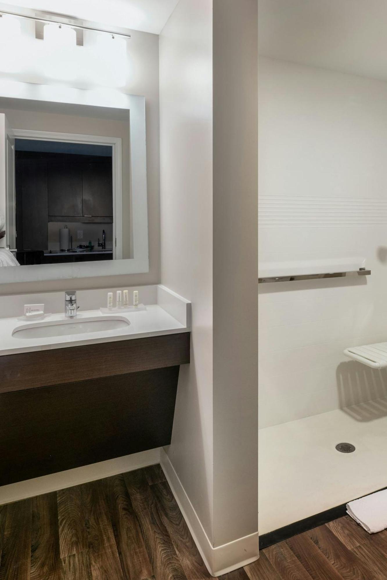 Towneplace Suites By Marriott Milwaukee Oak Creek Bagian luar foto
